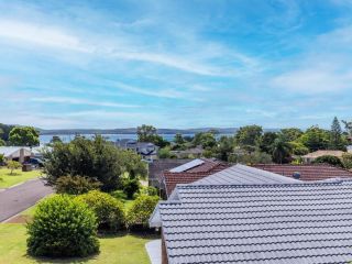 45a The Peninsula Large home with WIFI Water views and Air Conditioning Guest house, Corlette - 4