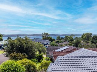 45a The Peninsula Large home with WIFI Water views and Air Conditioning Guest house, Corlette - 1