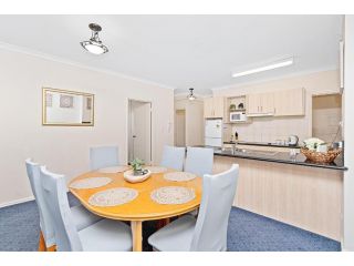46 Hay St Hideaway Central sleeps 4 plus parking Apartment, Perth - 3