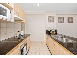 46 Hay St Hideaway Central sleeps 4 plus parking Apartment, Perth - 1