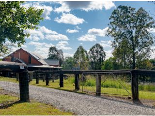 4BR Country Farmhouse with a Pool and Dam Guest house, Queensland - 1