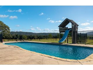 4BR Country Farmhouse with a Pool and Dam Guest house, Queensland - 2
