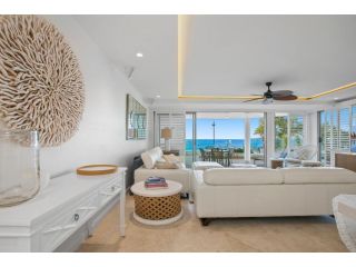 Beachfront luxury, Hastings Street Apartment, Noosa Heads - 4