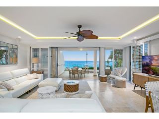 Beachfront luxury, Hastings Street Apartment, Noosa Heads - 3