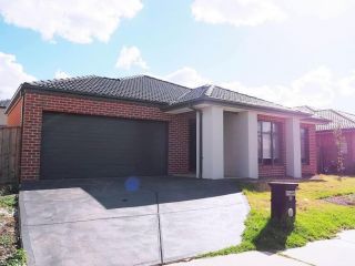 5 Bed 2 Bath big house Villa, Point Cook - 2