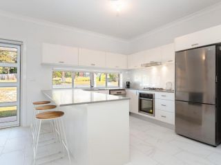 5 Bent Street - huge house with Foxtel & Aircon Guest house, Fingal Bay - 5