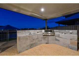 5 Kestrel Place - PRIVATE JETTY & POOL Guest house, Exmouth - 4