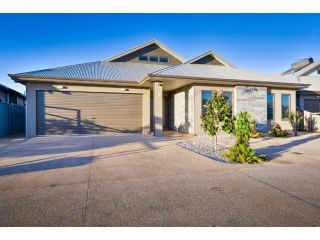 5 Kestrel Place - PRIVATE JETTY & POOL Guest house, Exmouth - 5