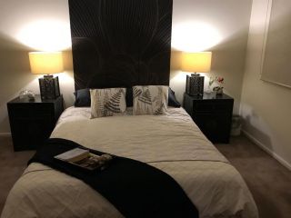 5 Star Room with own Bathroom - Singles, Couples, Families or Executives Guest house, Glen Waverley - 1