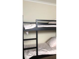 5 Star Room with own Bathroom - Singles, Couples, Families or Executives Guest house, Glen Waverley - 4