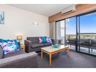507 High Heaven breathtaking views, pool, parking Apartment, Perth - 1