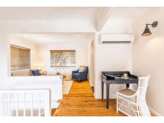 54 Government Road fantastic house with WiFi Air Con Guest house, Nelson Bay - 1