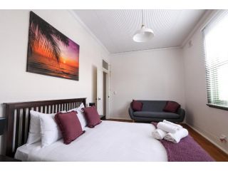 Discover The Rocks - Historical Terrace House Apartment, Sydney - 2