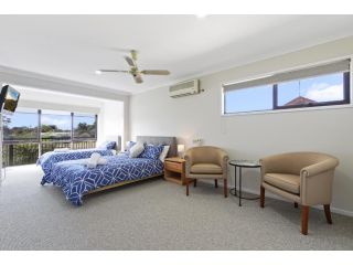 5mins to the beachfront - Tropical Home with Modern Feel Guest house, Lakes Entrance - 1