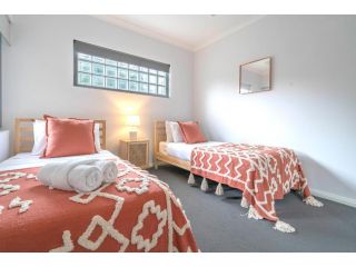 6 Cosy, Cloverdale parking Apartment, Perth - 3