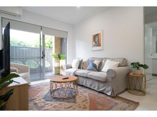 6 Cosy, Cloverdale parking Apartment, Perth - 1