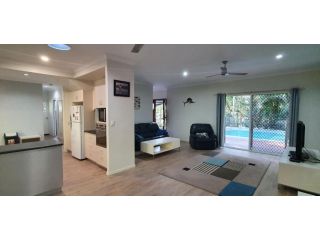 6 Ibis Court - Modern tropical family home with inground swimming pool & outdoor entertaining area Guest house, Rainbow Beach - 5