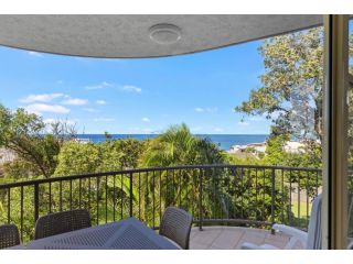 6 Pacific Outlook Modern unit with lovely Ocean Views Pool in Complex Walk to Beach Apartment, Sunshine Beach - 4