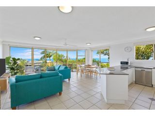 6 Pacific Outlook Modern unit with lovely Ocean Views Pool in Complex Walk to Beach Apartment, Sunshine Beach - 2