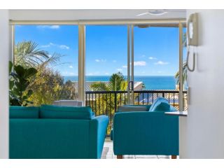 6 Pacific Outlook Modern unit with lovely Ocean Views Pool in Complex Walk to Beach Apartment, Sunshine Beach - 5