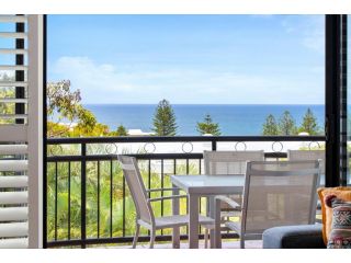 6 Seabreeze Spacious Newly Renovated Apartment with Ocean Views Apartment, Sunshine Beach - 2