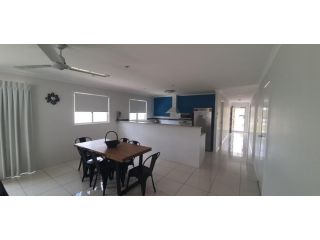 62 Tingira Close - Modern lowset home with swimming pool, outdoor area, ample parking. Pet friendly Guest house, Rainbow Beach - 5