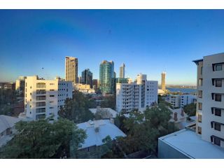 63 Spectacular City Views - sleeps 2- perfect location Apartment, Perth - 2