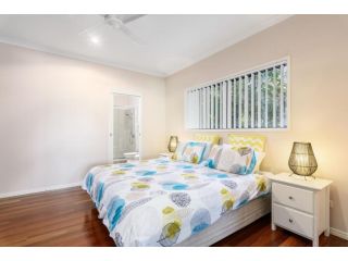 7 Ibis Court - Spacious family home with large outdoor area, swimming pool & ample parking Guest house, Rainbow Beach - 5