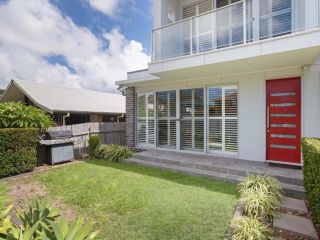 7 Judith Street - Stunning duplex with ducted air Guest house, Corlette - 4