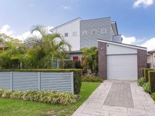 7 Judith Street - Stunning duplex with ducted air Guest house, Corlette - 1