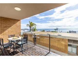 7 'The Crest' 6-8 Tomaree St - Stunning unit with Spectacular Water Views. Apartment, Shoal Bay - 1