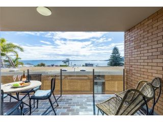 7 'The Crest' 6-8 Tomaree St - Stunning unit with Spectacular Water Views. Apartment, Shoal Bay - 2