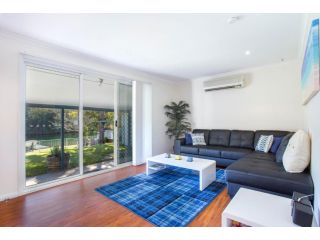 77 Lake Entrance Rd - Waterfront Wonder Guest house, New South Wales - 4