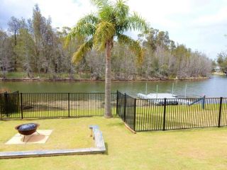 77 Lake Entrance Rd - Waterfront Wonder Guest house, New South Wales - 1