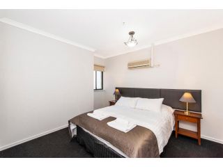 77 Premium CBD apartment FREE WIFI Netflix Parking Apartment, Perth - 2