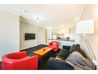 77 Premium CBD apartment FREE WIFI Netflix Parking Apartment, Perth - 1