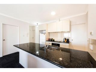 77 Premium CBD apartment FREE WIFI Netflix Parking Apartment, Perth - 3