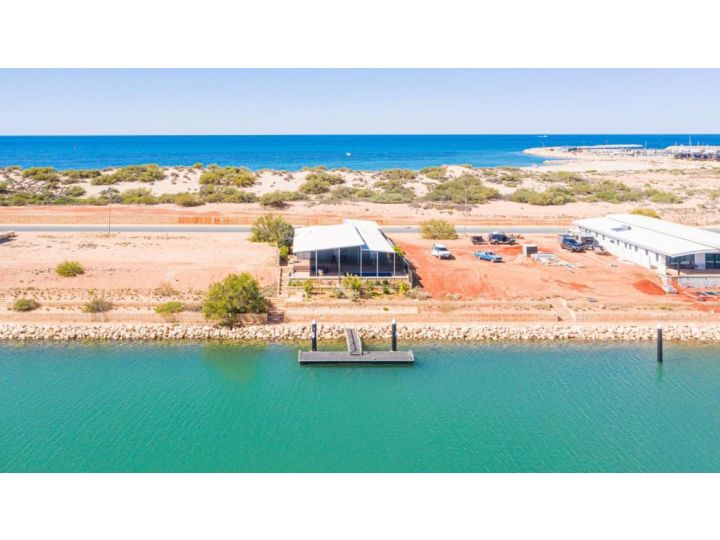 78 Madaffari Drive - PRIVATE JETTY and Pool Guest house, Exmouth - imaginea 1