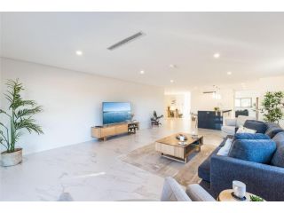 8 Kingfisher stunning unit with water views ducted air conditioning and WiFi Apartment, Nelson Bay - 1