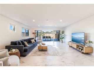 8 Kingfisher stunning unit with water views ducted air conditioning and WiFi Apartment, Nelson Bay - 2
