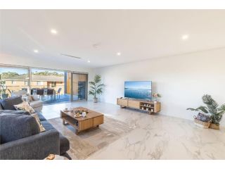 8 Kingfisher stunning unit with water views ducted air conditioning and WiFi Apartment, Nelson Bay - 3