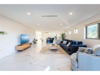 8 Kingfisher stunning unit with water views ducted air conditioning and WiFi Apartment, Nelson Bay - 4