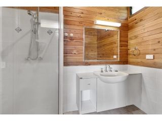 8 Yarrong Road Guest house, Point Lookout - 4