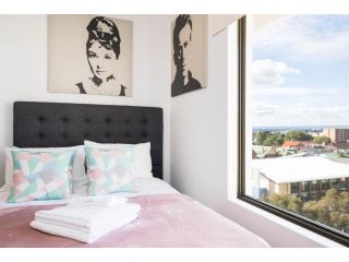 806 High in the sky Executive sleeps 2 Apartment, Perth - 5