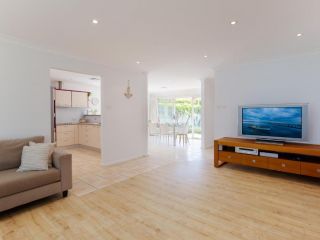 8a Foreshore Drive Ducted Air and Boat Parking Guest house, Salamander Bay - 5