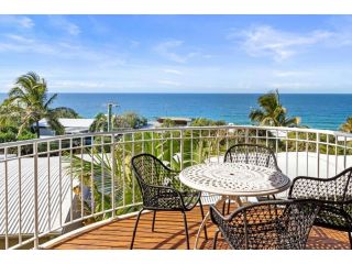 Unit 9 Fantastic Holiday Apartment in Sunshine Beach Stunning Views Opposite Beach Access Apartment, Sunshine Beach - 2