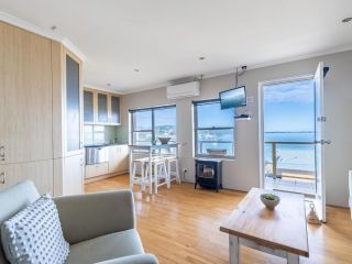 9 'Blue Vista', 13 Victoria Parade - Studio with stunning views Apartment, Nelson Bay - 4