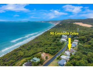 90 Cooloola Drive - Rainbow Beach, Luxury Beach House, Ocean Views Guest house, Rainbow Beach - 4