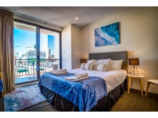 901 Inner City Zen - balcony river views - smart TV Apartment, Perth - 4