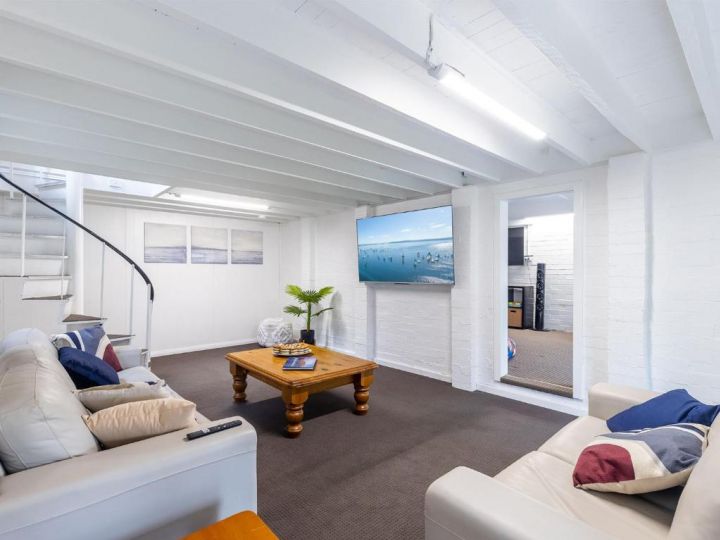 91 Sandy Point Road with Wifi Boat Parking and Air Con Guest house, Corlette - imaginea 11